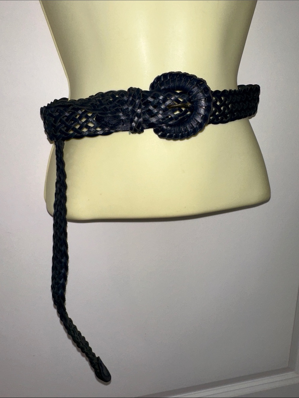 NWOT Vintage Dark Navy Woven Leather Round-Buckle Belt